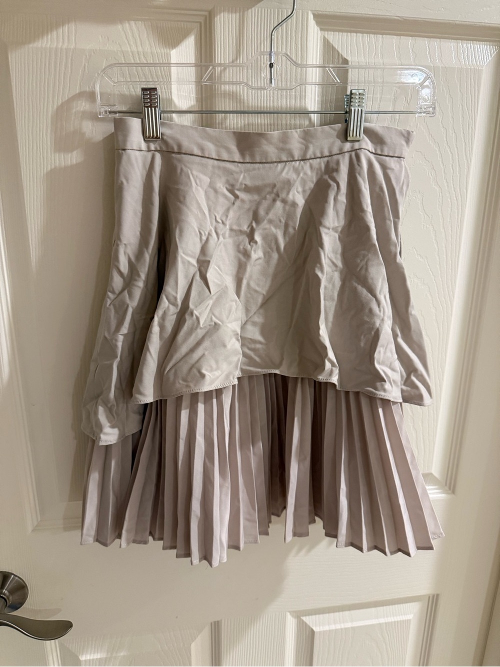 Snidel skirt. High-Low Pleated A-Line Skirt in Light Taupe